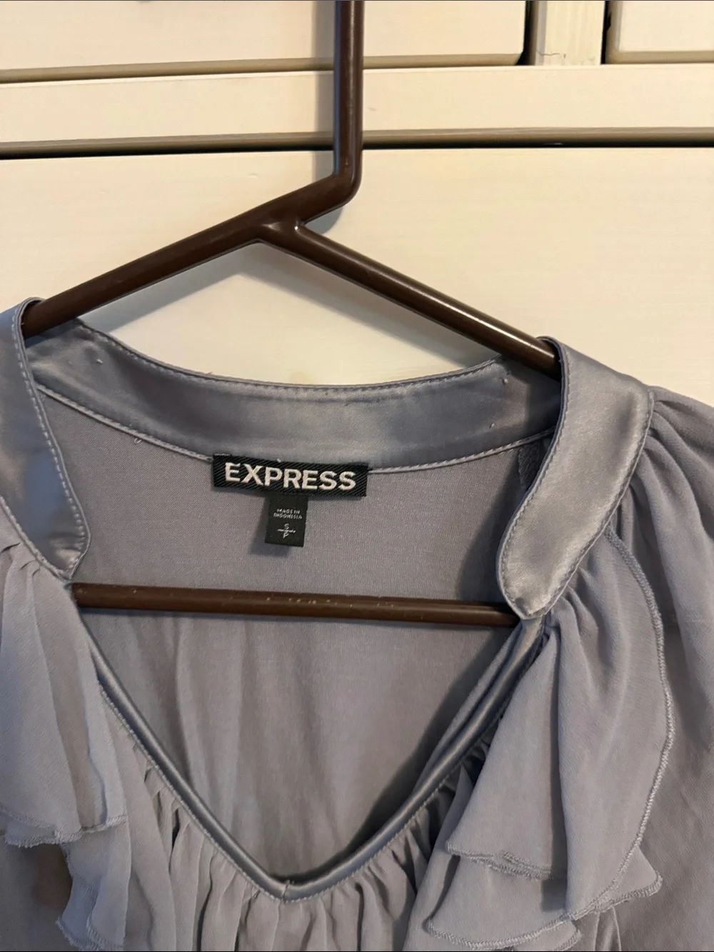 Express Light Gray Ruffle V-Neck Blouse - Picture 4 of 7